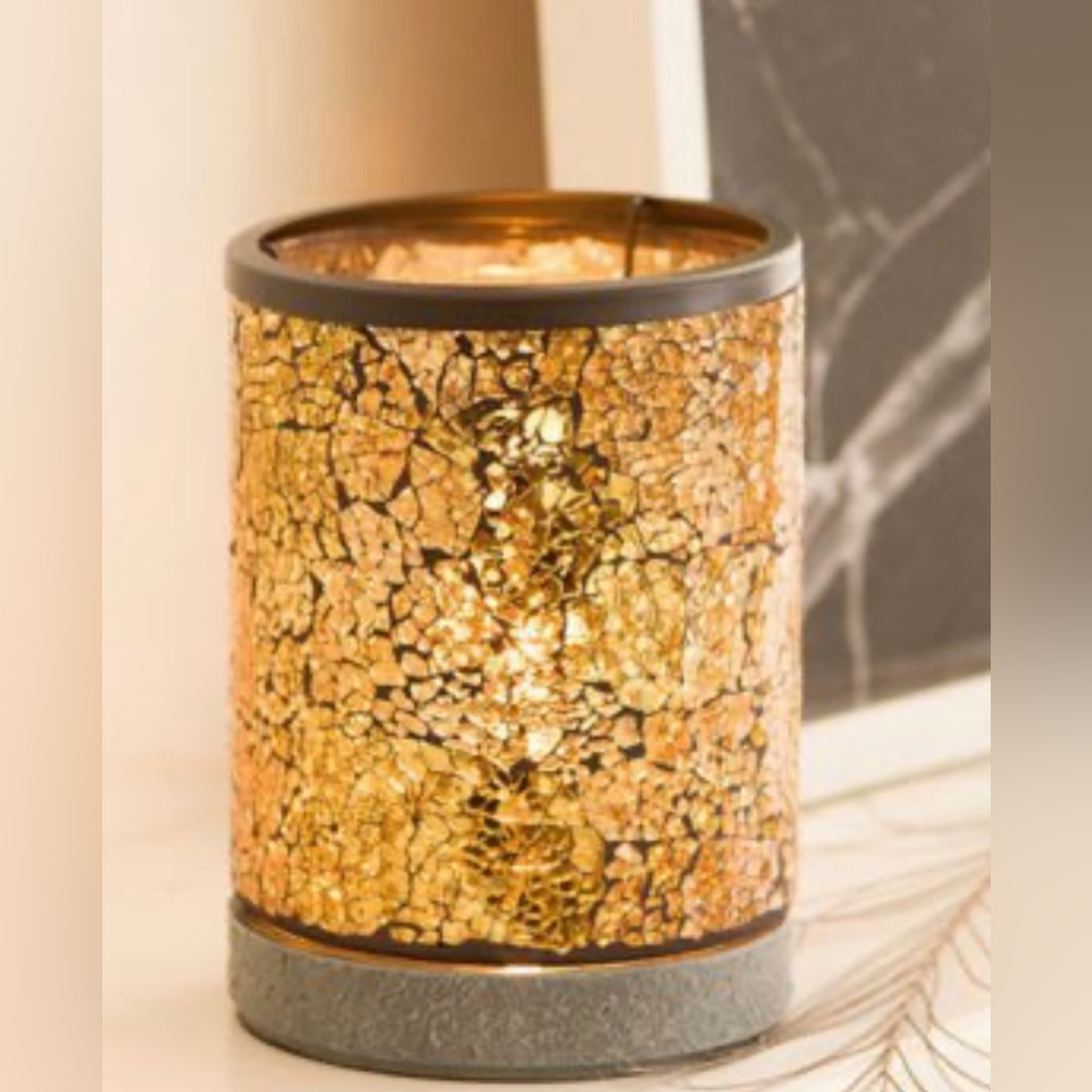 SCENTSY GOLD CRUSHED LAMPSHADE WARMER